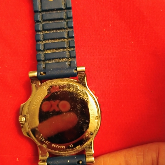 Fossil Blue and Silver Women's Watch.  Stainless Steel. - Picture 2 of 3